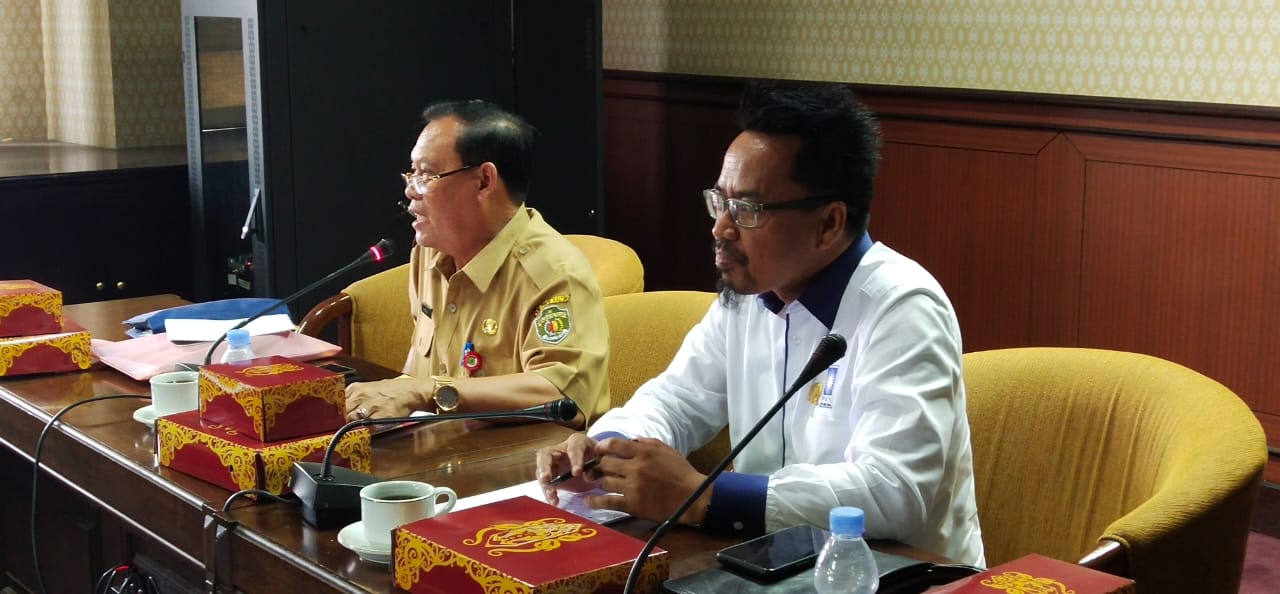 Wakil Ketua Komisi II DPRD Kaltim Baharuddin Demmu mempertanyakan sumbangsih sejumlah perusda terhadap PAD Kaltim. (Dirhanuddin/Ibukotakita.com)