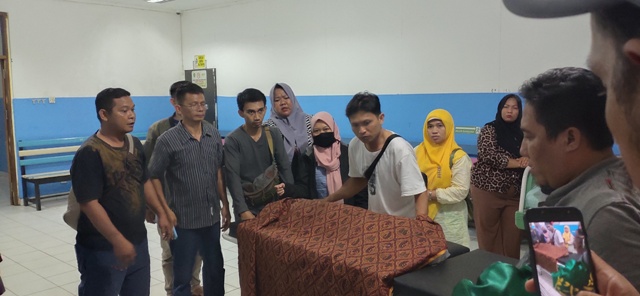 Jenazah bocah balita Ahmad Yusuf Ghazali saat di Rumah Sakit Umum Daerah (RSUD) AW Sjahranie Samarinda, pada Minggu (8/12/2019). (Dirhanuddin)