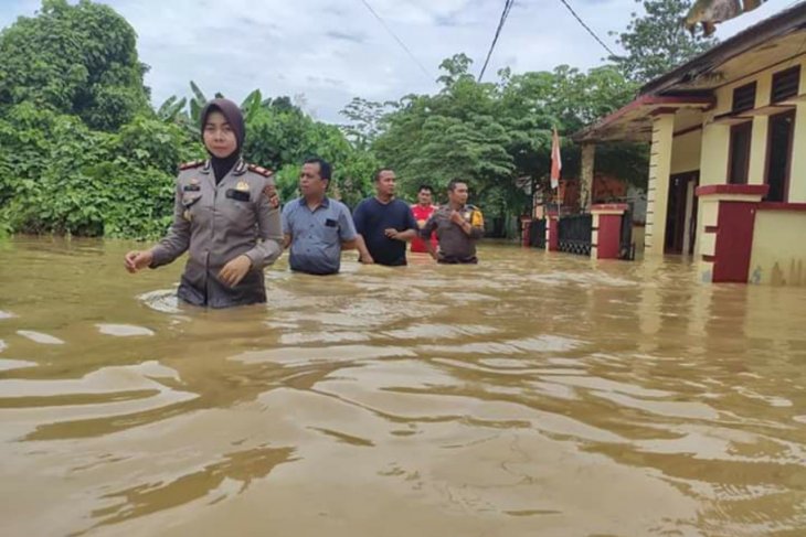 Hujan deras yang terjadi Sabtu (11/1/2020) sore hingga malam mengakibatkan 130 warga di Desa Batu Kajang Kecamatan Batu Sopang Kabupaten Paser, Kalimantan Timur (Kaltim) terdampak banjir. (Antara)