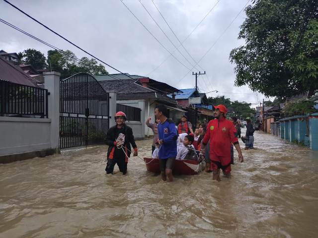 Banjir Samarinda, Selasa (14/1/2020). (Dirhanuddin/Ibukotakita.com)