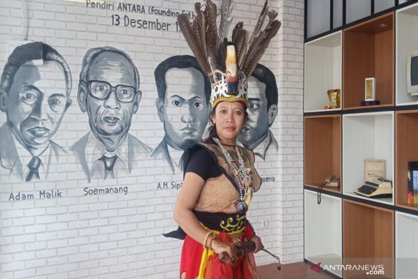 Hayatun Nufus Aktif Kenalkan Budaya Dayak Tabalong Kalsel ke Nusantara
