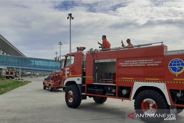 Bandara APT Pranoto Samarinda Kembali Disemprot Disinfektan