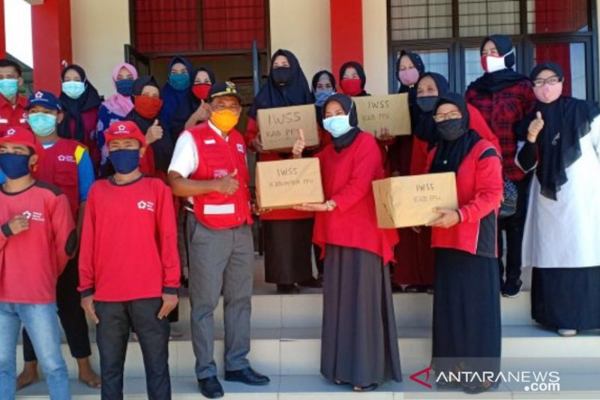 650 Masker Karya Ikatan Wanita Sulawesi Selatan Di Penajam Diserahkan Ke PMI