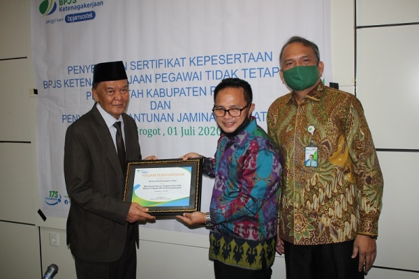 Perhatikan PTT, Pemkab Paser Dapat Penghargaan dari BPJS Ketenagakerjaan